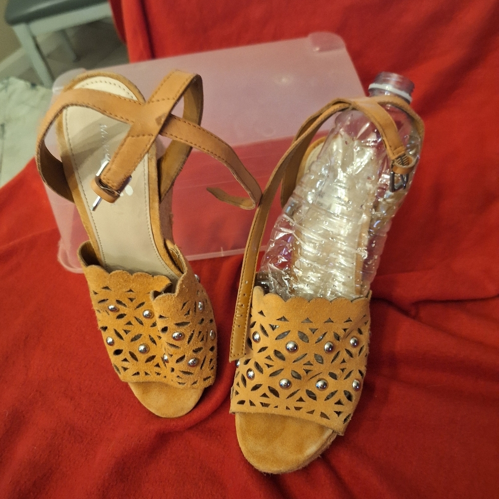 Elegant Tan Sandals with Cutout Design